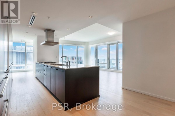 Kitchen - 3505 - 180 University Avenue, Toronto, ON M5H0A2 Photo 3