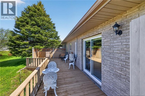 Aerial view of waterfront properties and houses along a road. - 3507 Rue De L'anse, Tracadie