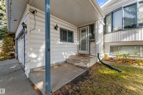 Kitchen - 3508 20 Av Nw, Edmonton, AB T6L3E1 Photo 3