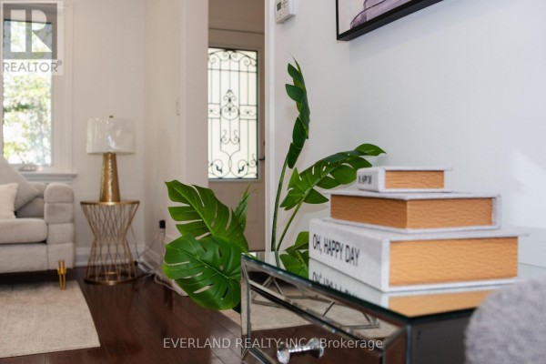 Dining room - 351 Lawrence Avenue W, Toronto, ON M5M1B6 Photo 4