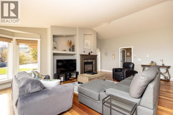 2pc Bathroom - 3510 Gates Road, West Kelowna, BC V4T1A2 Photo 5