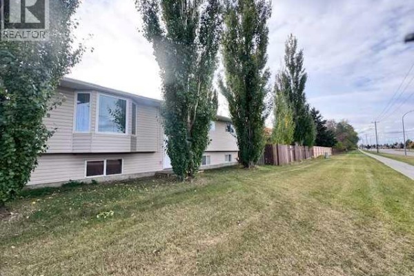 Kitchen - 3512 57 Avenue, Lloydminster, AB T9V1S7 Photo 3
