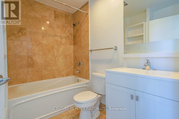 Kitchen - 3513 - 8 York Street, Toronto, ON M5J2Y2 Photo 3