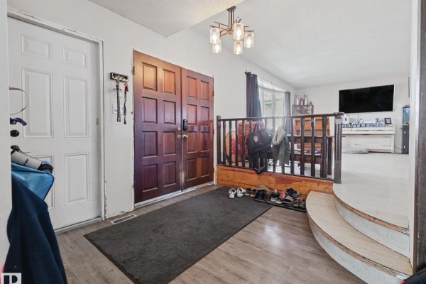 Family room - 3515 51 St Nw, Edmonton, AB T6L1C7 Photo 4