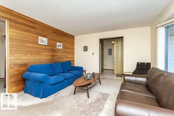 Primary Bedroom - 3515 73 St Nw, Edmonton, AB T6K0M2 Photo 4