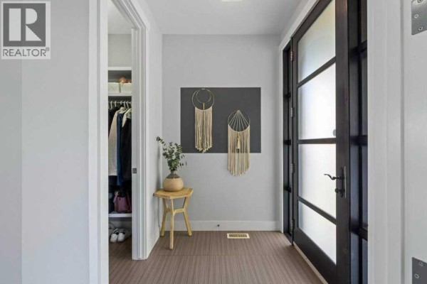 Living room - 3519 3 Avenue Sw, Calgary, AB T3C0A7 Photo 5