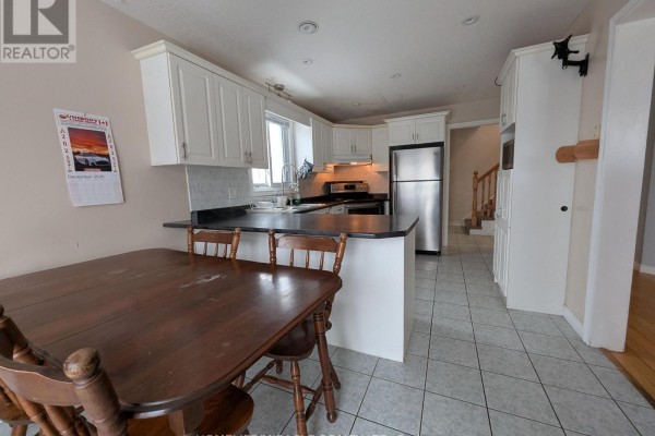 352 Bankside Drive, Kitchener, ON N2N3K1 Photo 4