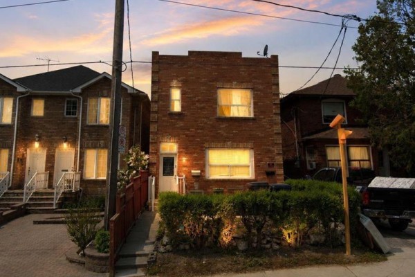 Living room - 352 Caledonia Road, Toronto, ON M6E4T6 Photo 2
