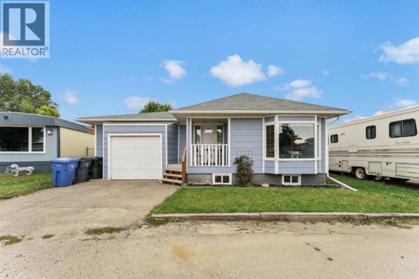 Kitchen - 352 Cornell Crescent Sw, Medicine Hat, AB T1A7Z3 Photo 2