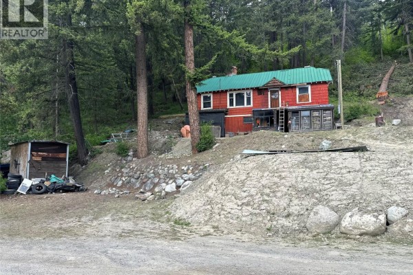 Living room - 352 Marmot Crescent, Bralorne, BC V0K1P0 Photo 3
