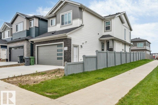 Kitchen - 3525 42 Ave Av, Beaumont, AB T4X3G4 Photo 3