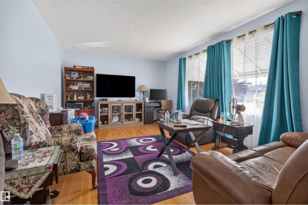 Primary Bedroom - 3526 122 Av Nw, Edmonton, AB T5W1P8 Photo 4