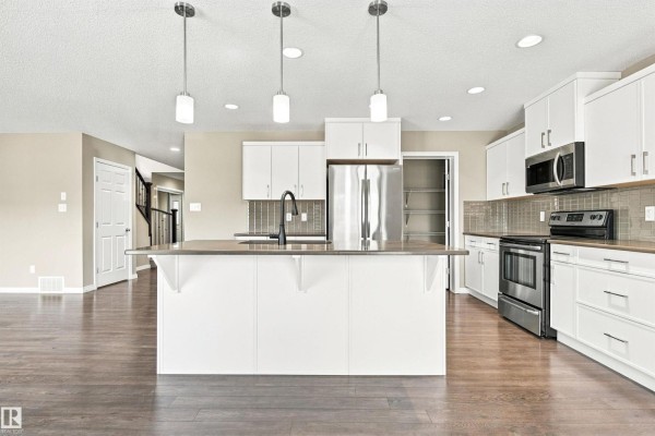 3528 Claxton Cr Sw, Edmonton, AB, photo 2