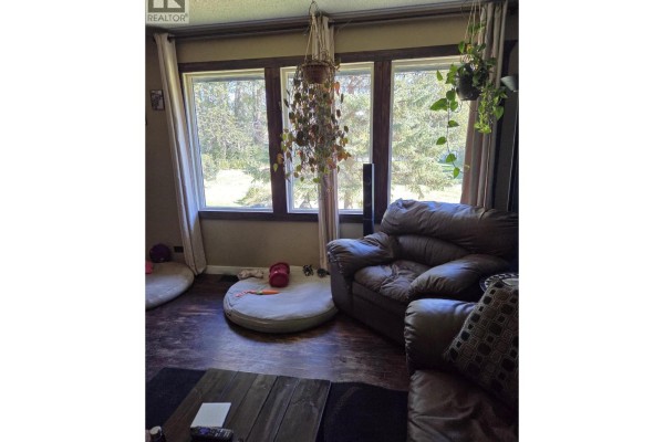 Bedroom 3 - 353 Arnett Road, Willow River, BC V0J3C0 Photo 5