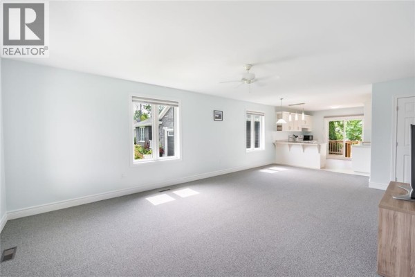 Recreation room - 353 Gables Avenue, Petrolia, ON N0N1R0 Photo 4