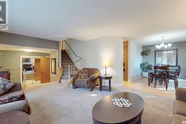 Family room - 353 Lockwood Road, Regina, SK S4S6E5 Photo 5