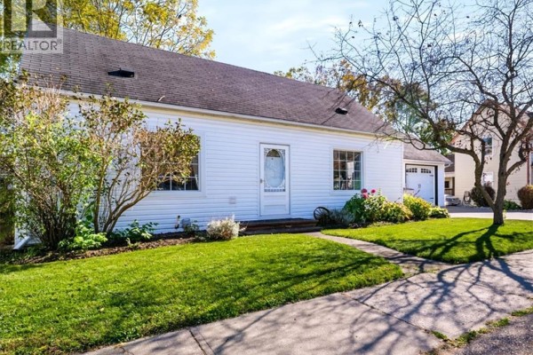 2pc Bathroom - 353 Main Street, Delhi, ON N4B2M9 Photo 2