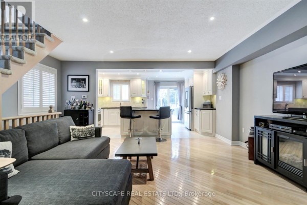 353 Sparrow Circle, Pickering, ON, photo 3