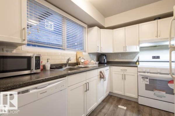 Dining room - 3530 42 St Nw, Edmonton, AB T6L5A1 Photo 2