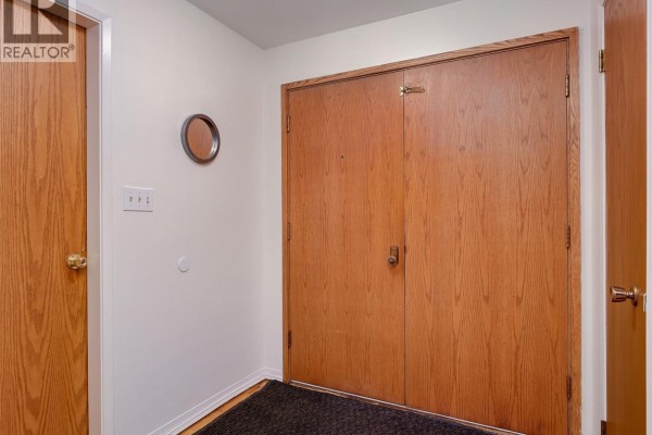 Bedroom - 3536 Henderson Rd, Oak Bay, BC V8P5B1 Photo 2