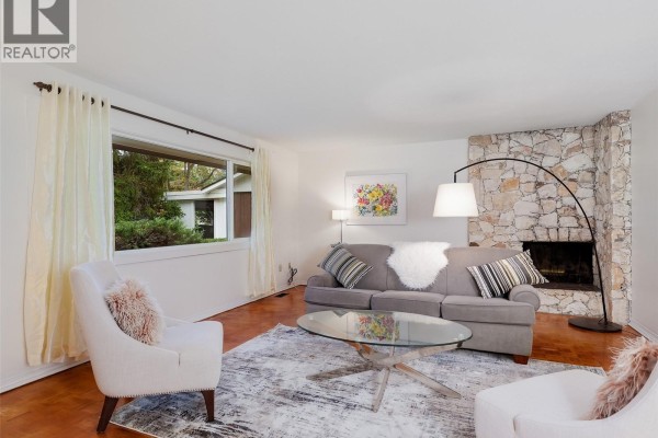 Patio - 3536 Henderson Rd, Oak Bay, BC V8P5B1 Photo 3