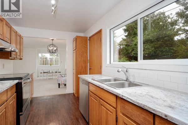 Storage - 3536 Henderson Rd, Oak Bay, BC V8P5B1 Photo 5