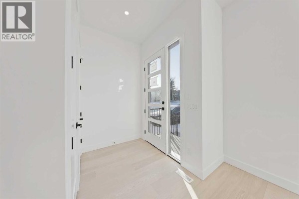 3538 43 Street Sw, Calgary, AB, photo 2