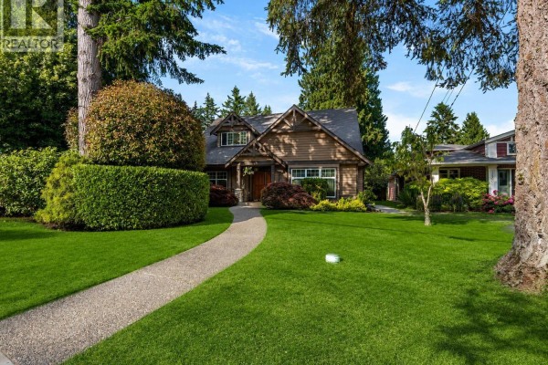 3538 Bluebonnet Road, North Vancouver, BC V7R4E1 Photo 2
