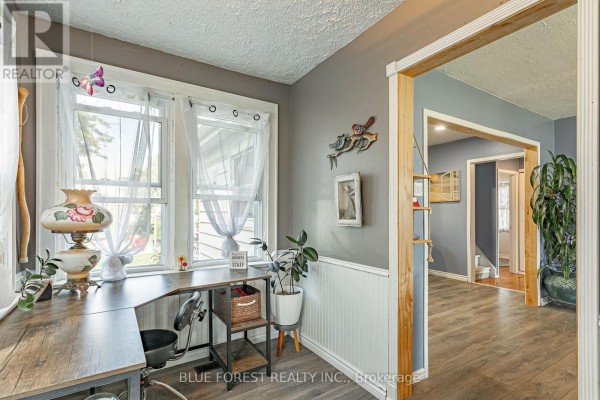Foyer - 354 Calgary Street, London East, ON N5W4X5 Photo 4
