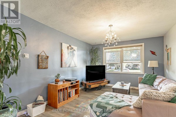 Kitchen - 354 Calgary Street, London East, ON N5W4X5 Photo 5