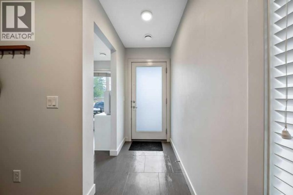Living room - 3541 69 Street Nw, Calgary, AB T3B6E8 Photo 4
