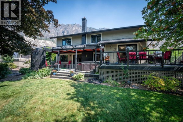Games room - 3544 Navatanee Drive, Kamloops, BC V2H1S1 Photo 4