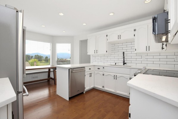 35454 Stafford Drive, Abbotsford, BC V3G2C7 Photo 4