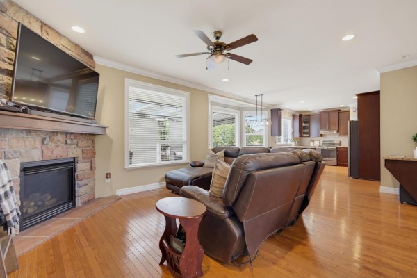 35480 Mckinley Drive, Abbotsford, BC V3G0A1 Photo 4