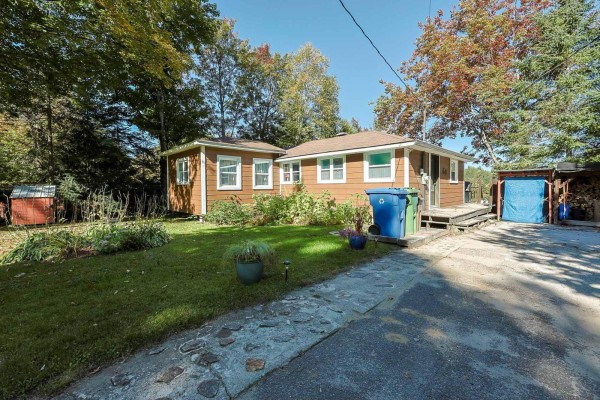 Living room - 355 Ch. Du Lac-hotte, Saint Andre Avellin, QC J0V1W0 Photo 2