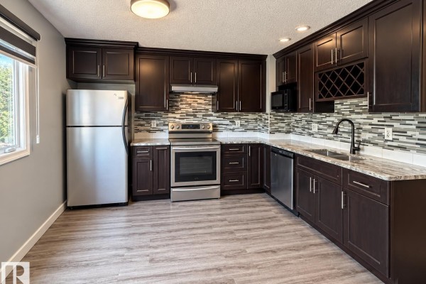 355 Kirkpatrick Cr Nw, Edmonton, AB T6L5C9 Photo 4