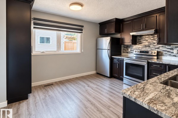 355 Kirkpatrick Cr Nw, Edmonton, AB T6L5C9 Photo 5