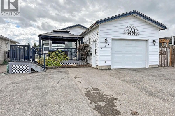 Full bathroom - 355 Mission Crescent, Cranbrook, BC V1C6S5 Photo 2