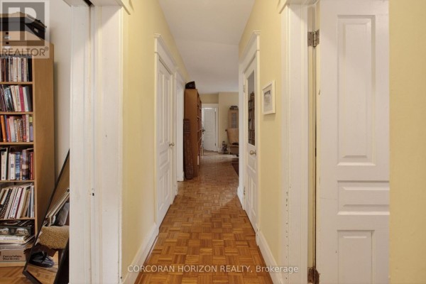Dining room - 355 Parkside Drive, Toronto, ON M6R2Z4 Photo 5
