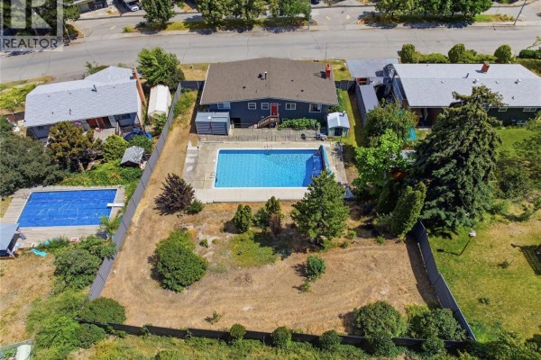 355 Pemberton Terrace, Kamloops, BC, photo 2