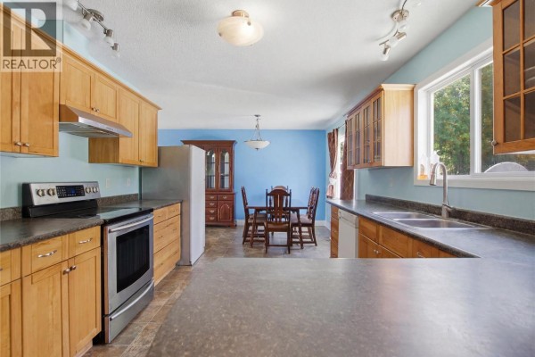 355 Pemberton Terrace, Kamloops, BC, photo 3