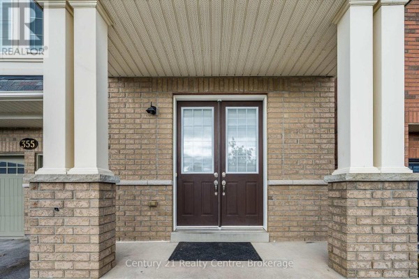 Kitchen - 355 Royal West Drive W, Brampton, ON L6X5J6 Photo 4