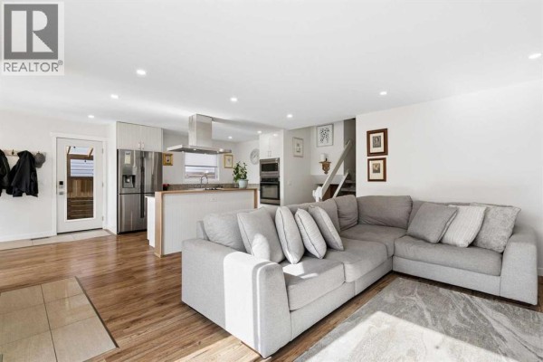 Family room - 355 Woodbine Boulevard Sw, Calgary, AB T2W4K8 Photo 4