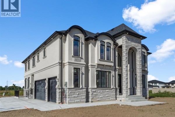 3553 Fiorina, Lasalle, ON, photo 2