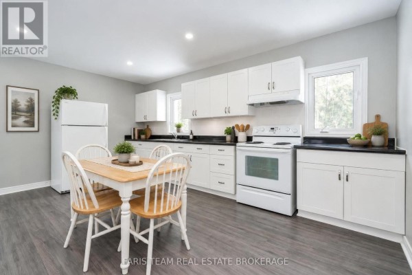 Kitchen - 3554 John Street, Ramara, ON L0K1B0 Photo 5