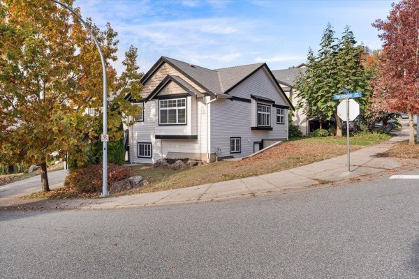 35553 Tweedsmuir Drive, Abbotsford, BC V3G2X8 Photo 2