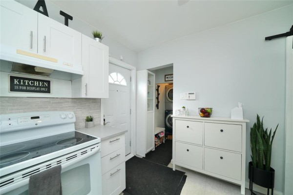 Bedroom - 356 Chalmers Avenue, Winnipeg, MB R2L0G2 Photo 5