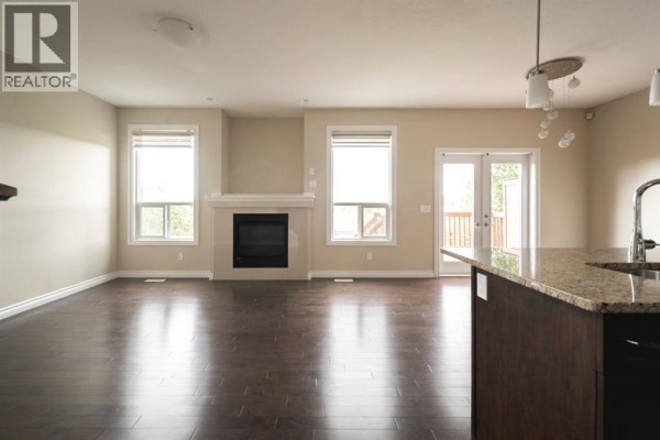 Living room - 356 Dixon Road, Fort Mcmurray, AB T9K2X6 Photo 5