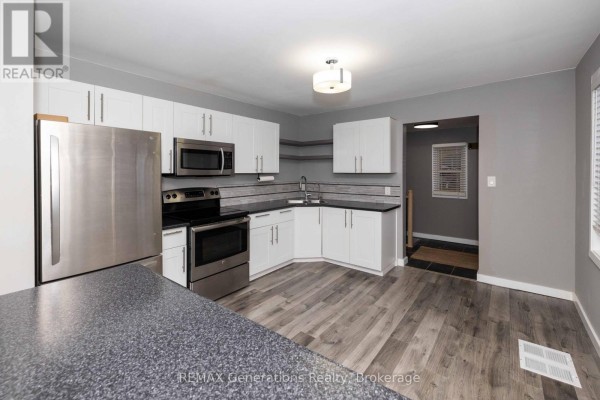 Living room - 356 Elliott Street, Thunder Bay, ON P7A1N2 Photo 3