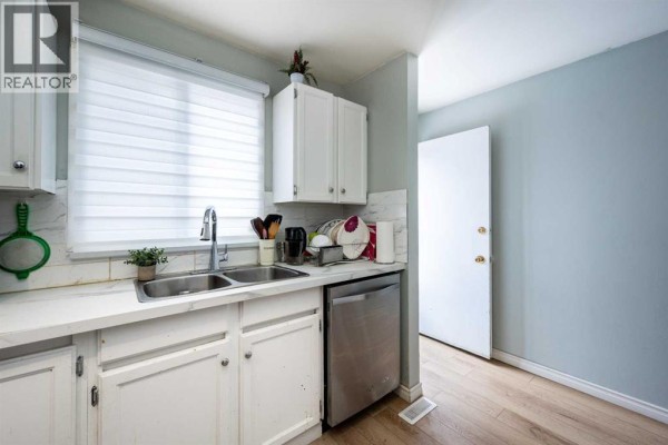Bedroom - 356 Falmere Road Ne, Calgary, AB T3J2Z4 Photo 5
